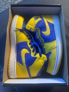 Nike Air Jordan 1 Retro - Yellow & Blue